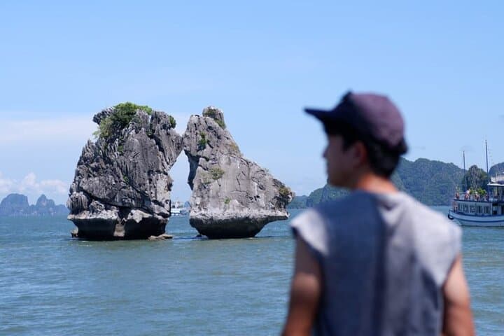Halong Bay 4-Hour Cruise: Kayak Through Ba Hang & Explore Thien Cung Cave photo 2