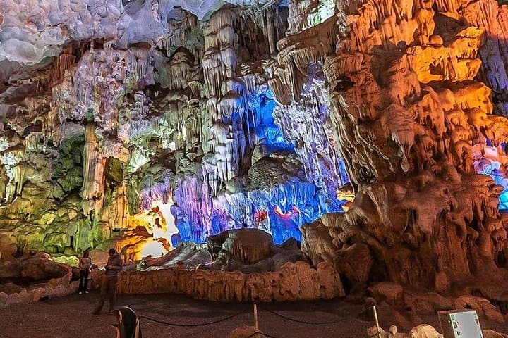 Halong Bay 4-Hour Cruise: Kayak Through Ba Hang & Explore Thien Cung Cave photo 3