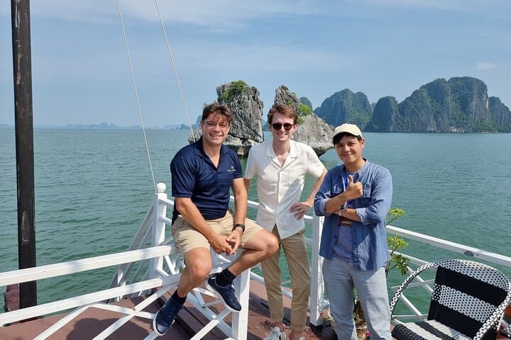 Halong Bay 4-Hour Cruise: Kayak Through Ba Hang & Explore Thien Cung Cave