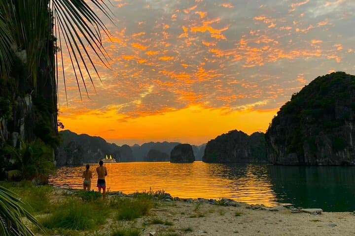 Lan Ha Bay Sunset Kayak & Night Bioluminescence Tour from Cat Ba photo 4