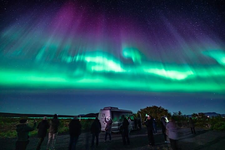 Private Northern Lights Hunt from Reykjavik with Photos and Icelandic Treats
