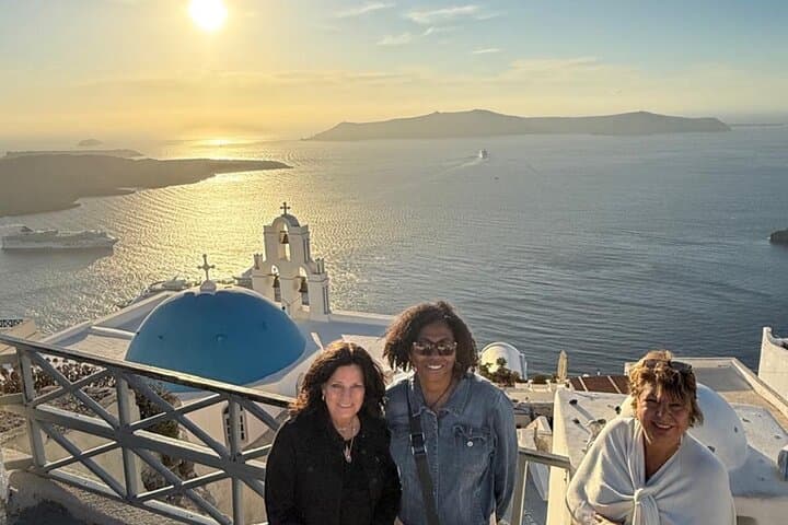 Santorini Private Luxury Tour: Oia Sunset, Wine & Hidden Gems (4‑Hour)