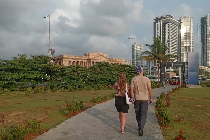 Colombo Social and Political Walk: Guided Documentary-Style City Tour photo 2