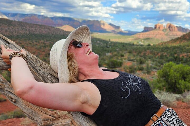 Sedona Vortex Tour: Bell Rock, Chapel of the Holy Cross & Tlaquepaque Day Trip