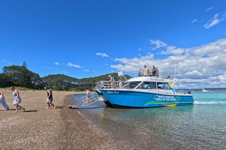 Bay of Islands Private Charter — Hole in the Rock Cruise with Island Stopovers