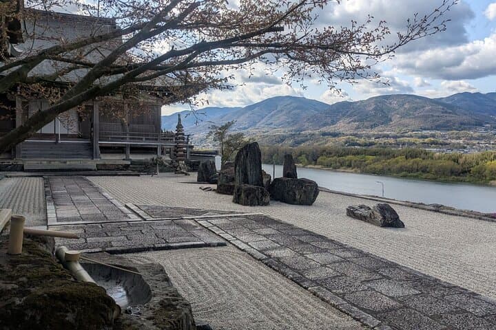 Riverside Cycling and Indigo Dyeing in Tokushima: 3-Hour Brompton Cultural Tour photo 4