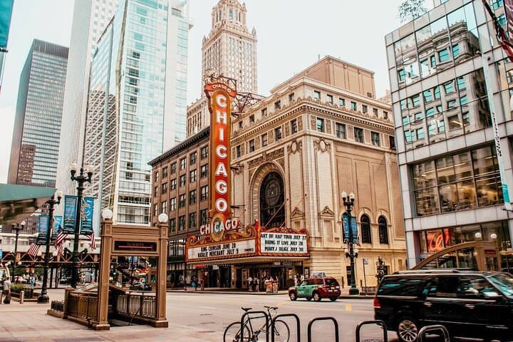 Private Downtown Chicago Guided Walking Tour - Architecture, History & Cloud Gate