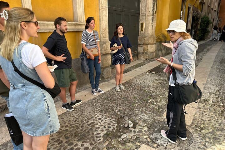Verona Guided Walking Tour: 2-Hour City Highlights & Juliet's Balcony photo 2