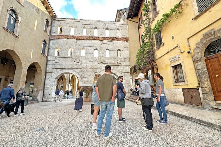 Verona Guided Walking Tour: 2-Hour City Highlights & Juliet's Balcony photo 3