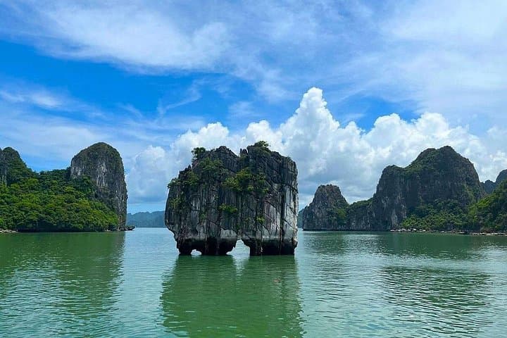 4-Hour Halong Bay Cruise: Kayak, Lunch & Thien Cung Cave from Tuan Chau photo 2