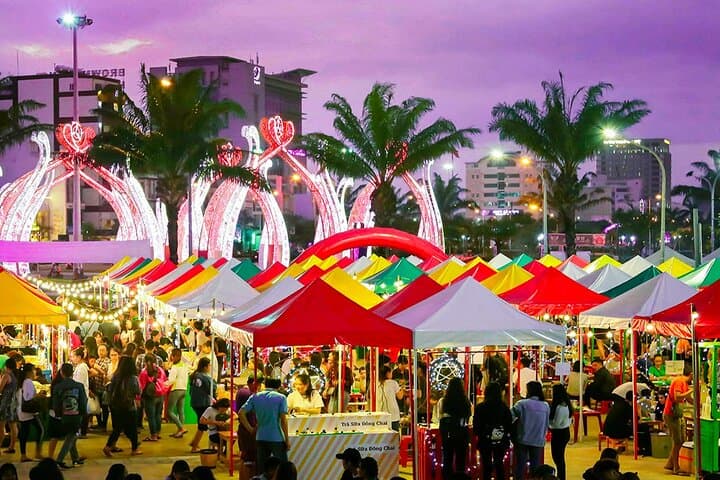 Da Nang Night Tour: Dragon Bridge, Helio Night Market & Han River Cruise photo 3