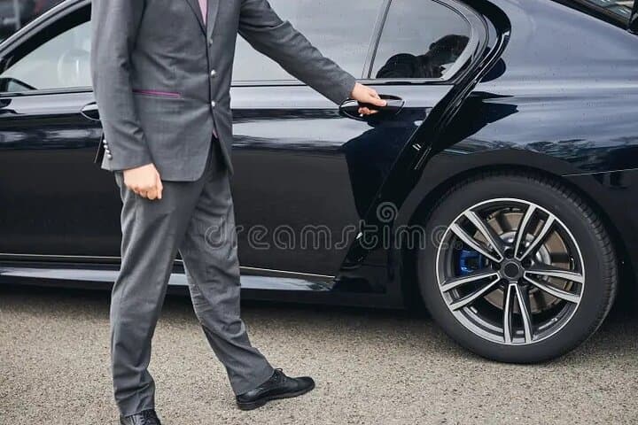 Stress-Free Dubai Private Airport Transfer: Arrival & Departure Service photo 4
