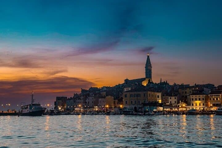 Rovinj Nighttime Private Speedboat Tour with Drinks photo 4