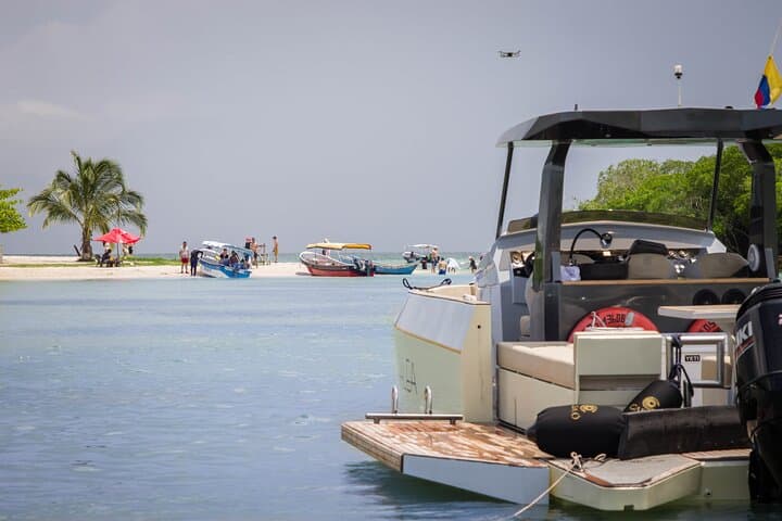 Private Yacht to Islas de Rosario from Cartagena — Custom 8-Hour Charter photo 3