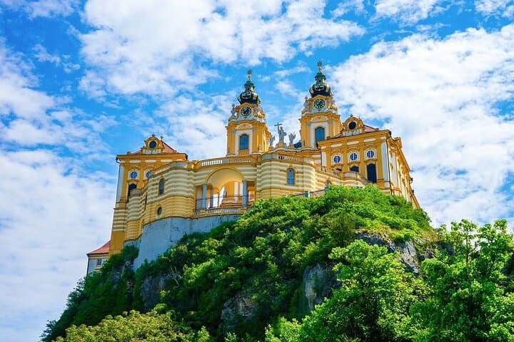 Wachau to Salzburg: Day Tour of Melk Abbey, Traunkirchen & Sound of Music Sites