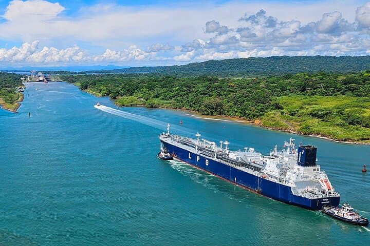 Private Luxurious Panama Canal 3-Lock and Panama City Tour photo 2