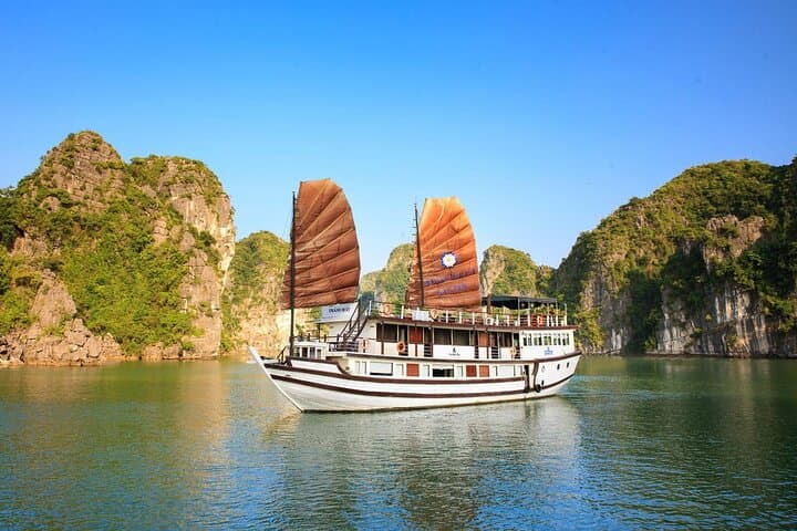Bai Tu Long Bay 2-Day Boutique Cruise: Kayak, Vung Vieng & Cap La Island photo 3