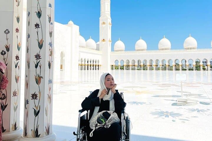 Abu Dhabi Private Full-Day City Tour from Dubai: Sheikh Zayed, Corniche & Culture photo 2