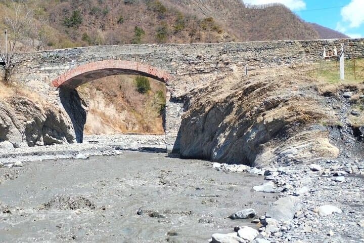 15-Day Luxury Azerbaijan Tour: Caspian Shores to Mountain Heights photo 3