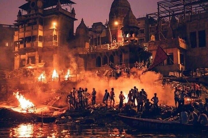 Varanasi Walking Tour: Dawn Ghats, Ganga Aarti & Hidden Alleys