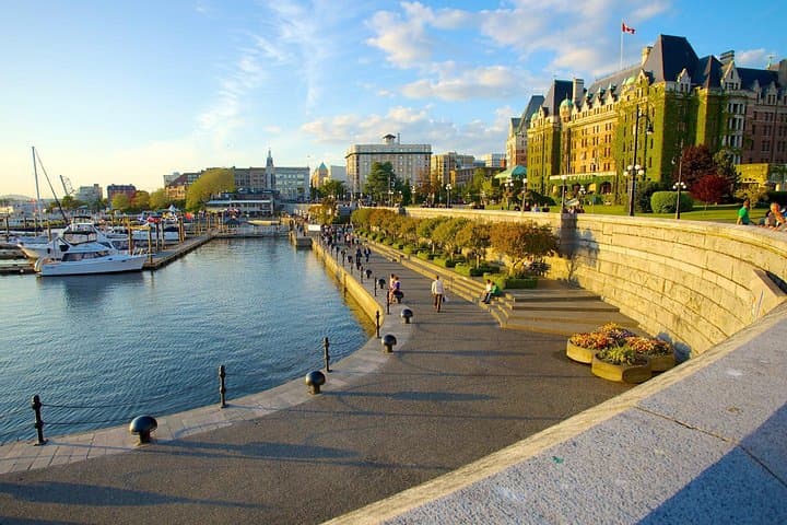 BC Self-Guided Walking Bundle: Victoria Inner Harbour, Stanley Park & Fort Langley