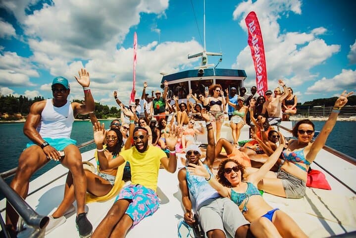 Punta Cana Party Boat: Snorkel, Dolphins & Natural Pool Open-Bar Cruise photo 4