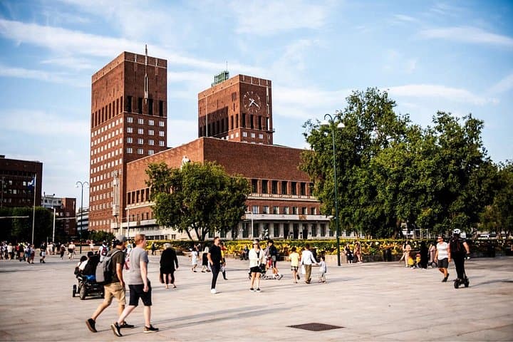 Run Oslo: 10K Guided City Run Past Royal Palace & Vigeland Park photo 2