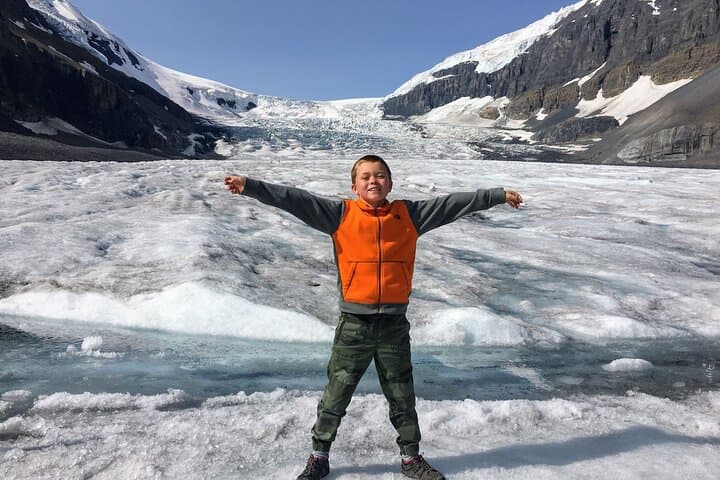 Calgary to Jasper Day Trip: Icefields Parkway, Waterfalls & Abraham Lake photo 5