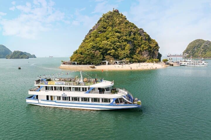 Halong Bay Deluxe Day Cruise: Kayaking, Sung Sot Cave & Titov Island photo 1