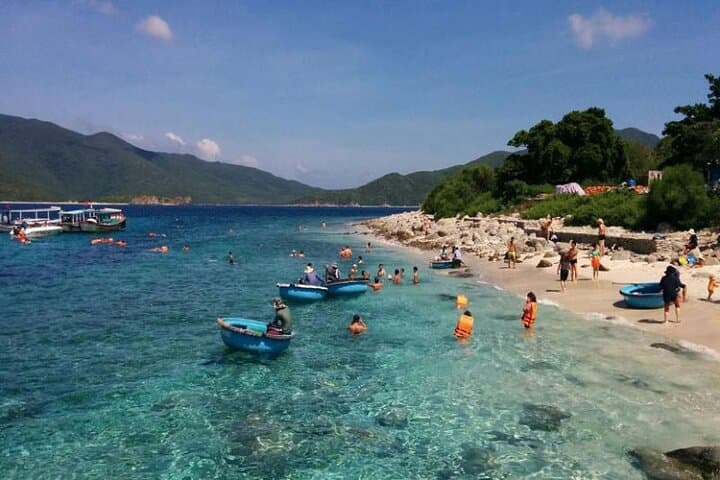 Nha Trang Island Snorkeling Tour: Mun & Mieu Islands with Lunch and Water Sports photo 6