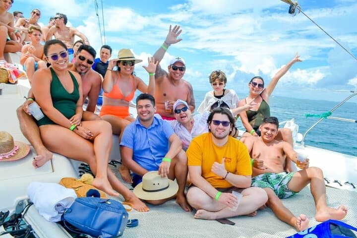 Catamaran to Isla Mujeres: Snorkel, Beach Club & Open Bar from Puerto Morelos