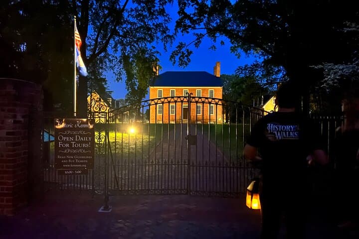 Fredericksburg Ghost Tour: Guided 90-Minute Haunted Walking Experience photo 2