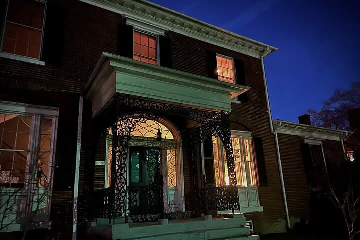 Fredericksburg Ghost Tour: Guided 90-Minute Haunted Walking Experience photo 4