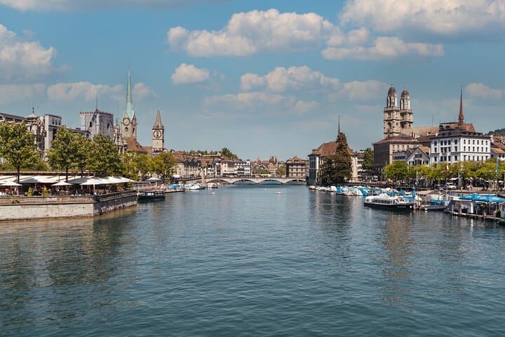 Zurich 360 City Walk: Hidden Spots, History & Tastes
