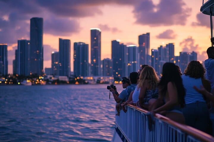 Miami Walking and Biscayne Bay Boat Combo: South Beach, Wynwood & Little Havana in 5 Hours photo 3