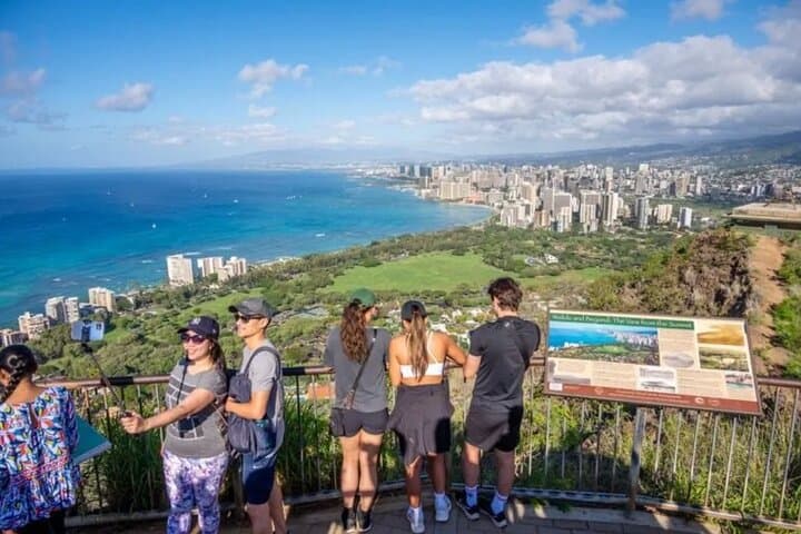 Diamond Head Shuttle Tour: Waikiki Pickup to Summit Hike with Entry Included photo 4