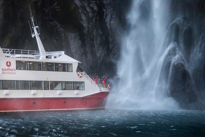 Milford Sound Flight and Nature Cruise: Scenic Adventure from Queenstown photo 5