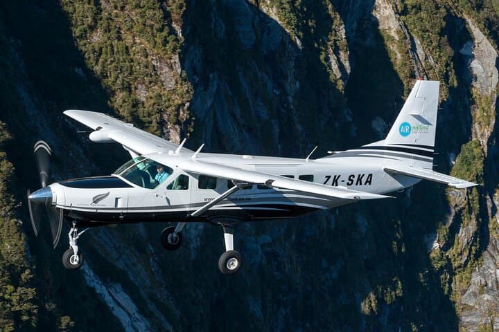 Milford Sound Scenic Flight with Landing: A Stunning Aerial Adventure from Queenstown photo 6