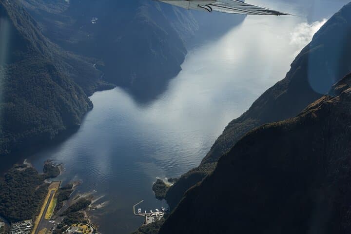 Milford Sound Scenic Flight with Landing: A Stunning Aerial Adventure from Queenstown photo 2