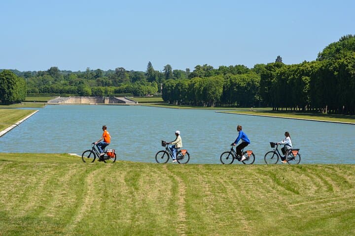 Versailles Bike Tour: Trianon & Gardens Cycling Experience photo 4