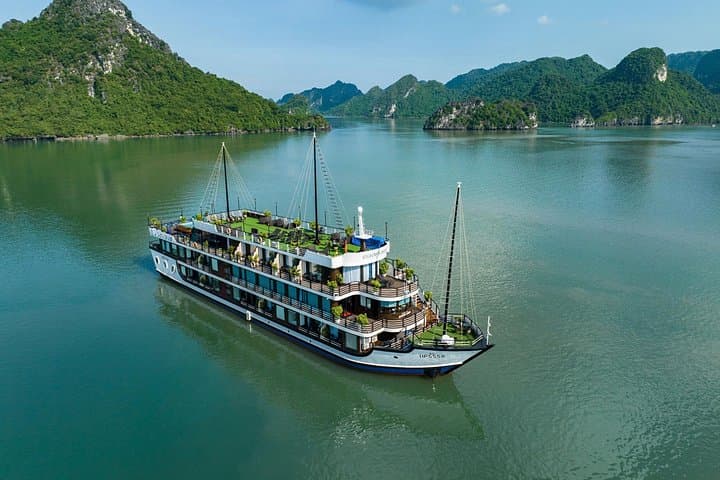La Casta 2-Day Halong & Lan Ha Bay Cruise from Hanoi