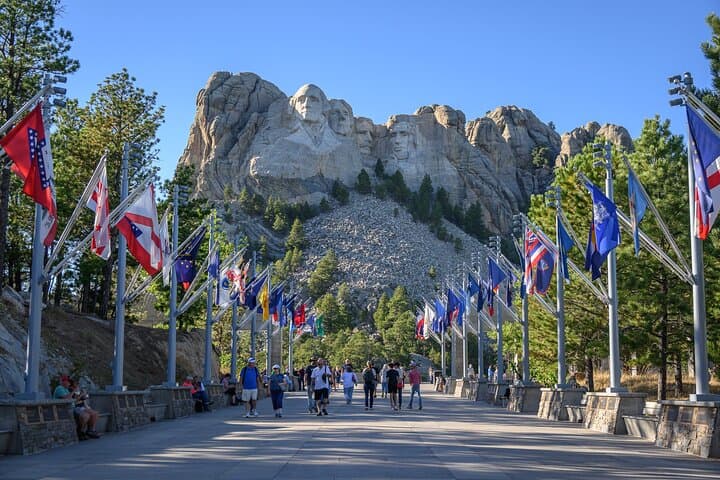 Mount Rushmore & Black Hills Full-Day Tour with Cowboy Breakfast and Chuckwagon Show