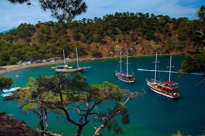 Kemer Pirate Boat Tour: Pirate Ship Cruise to Phaselis, Cleopatra & Paradise Bays