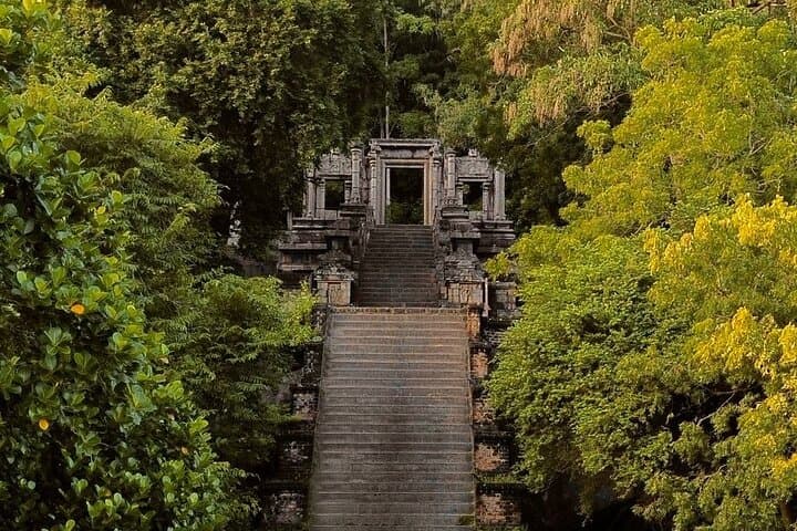 11-Day Private Sri Lanka Tour: Sigiriya, Tea Country, Rafting & Southern Beaches photo 4