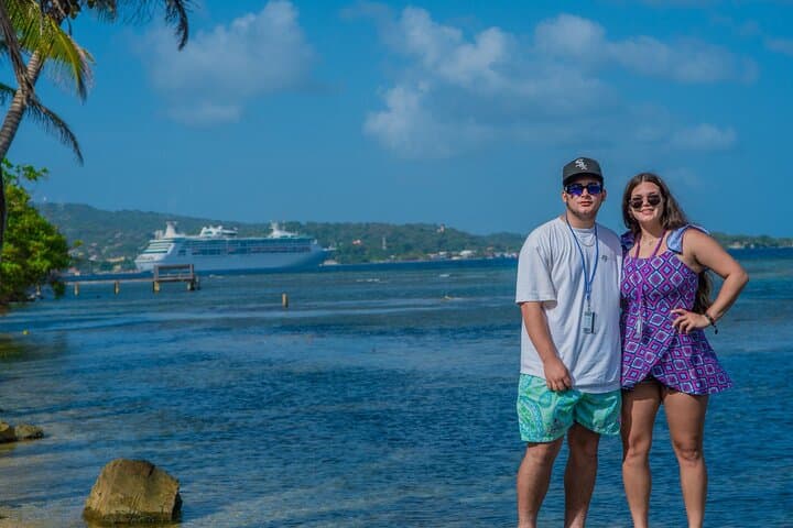 Roatán City Tour: Wildlife Encounters and West Bay Beach Escape