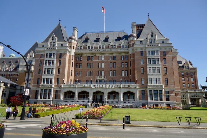 Victoria Private Tour: Butchart Gardens & Inner Harbour Highlights photo 2