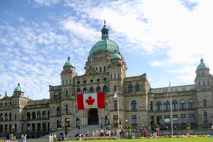 Victoria Private Tour: Butchart Gardens & Inner Harbour Highlights photo 3