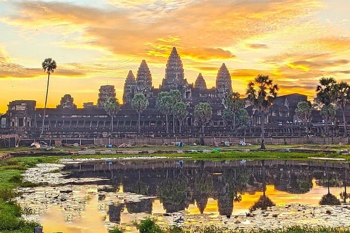 Angkor Sunrise Bike Tour: Dawn at Angkor Wat with Breakfast & Khmer Lunch photo 3