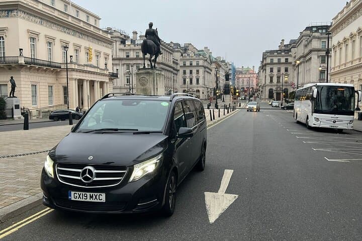 Private Full-Day Trip to Stonehenge, Bath and the Cotswolds from London photo 6