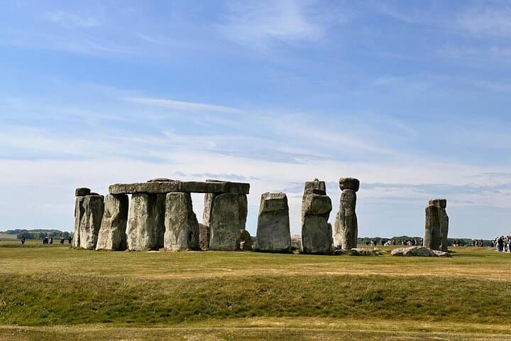 Southampton to London via Stonehenge — Private Port Transfer with Stop
